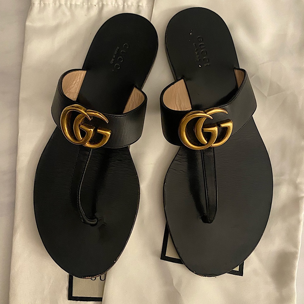 GUCCI Leather thong sandal with Double G